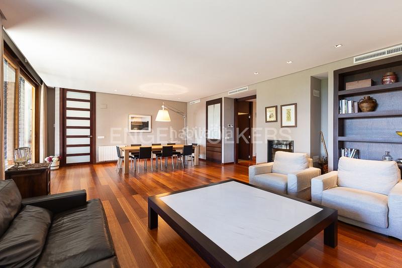Foto a43a5f2c-f06b-4f94-a6b8-14d287df8002. Casa gran propiedad contemporánea con piscina en torre en conill en Bétera
