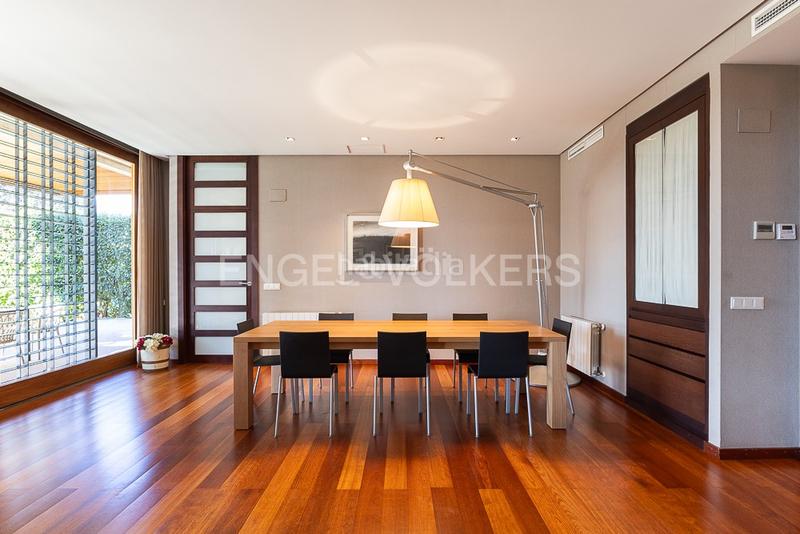 Foto abe32d61-e733-42fd-9aa1-7940bb176563. Casa gran propiedad contemporánea con piscina en torre en conill en Bétera