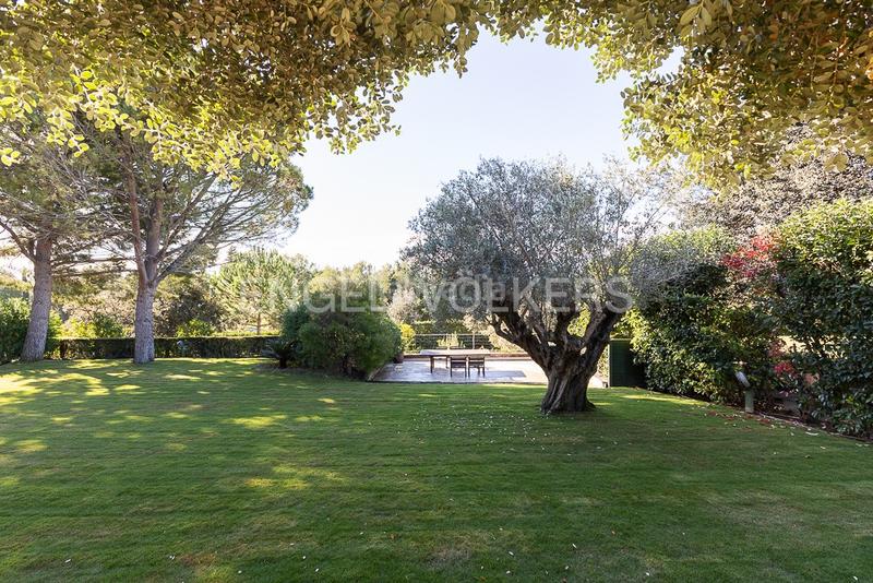 Foto b803cf9d-045e-46a3-9032-51a16ba13de0. Casa gran propiedad contemporánea con piscina en torre en conill en Bétera