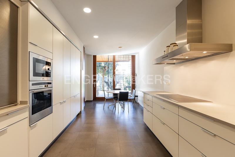 Foto b861befe-984e-419a-afcf-9935d1879fc7. Casa gran propiedad contemporánea con piscina en torre en conill en Bétera