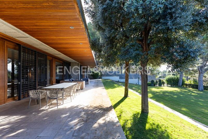 Foto b861f02a-c1ee-448f-a016-bdf26bb46150. Casa gran propiedad contemporánea con piscina en torre en conill en Bétera