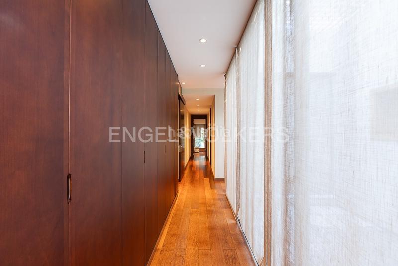 Foto bb03fa94-938b-4187-97ef-0e430a067323. Casa gran propiedad contemporánea con piscina en torre en conill en Bétera