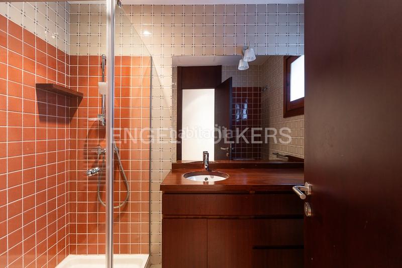 Foto bc2b1a99-382e-4c3b-b648-83e81cd2e839. Casa gran propiedad contemporánea con piscina en torre en conill en Bétera