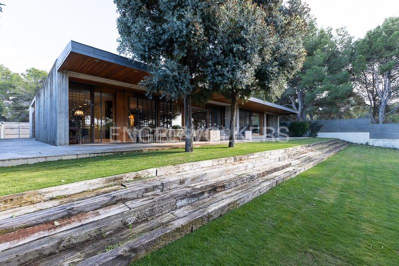 Foto cca5ac27-137c-4a62-bbe4-4ce99438319b. Casa gran propiedad contemporánea con piscina en torre en conill en Bétera