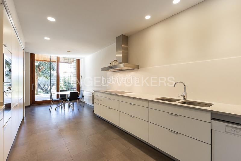 Foto d4d7a1e8-17de-4515-bf3e-be0167b9f955. Casa gran propiedad contemporánea con piscina en torre en conill en Bétera