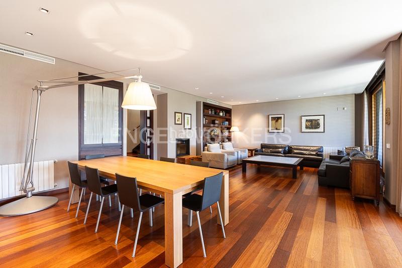 Foto d80f4913-8359-469a-b452-f28dc57e2064. Casa gran propiedad contemporánea con piscina en torre en conill en Bétera