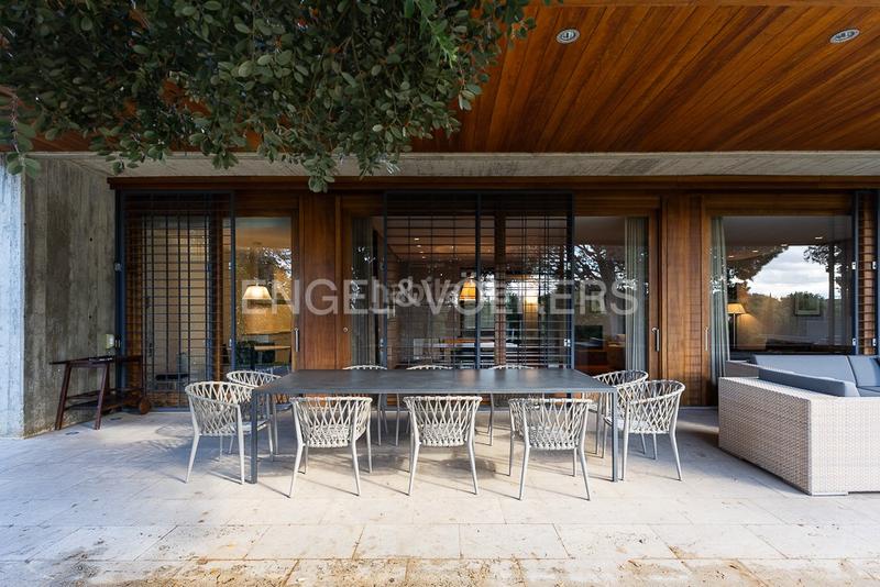 Foto dafb6c5a-3f96-4e45-a095-97dedda087aa. Casa gran propiedad contemporánea con piscina en torre en conill en Bétera