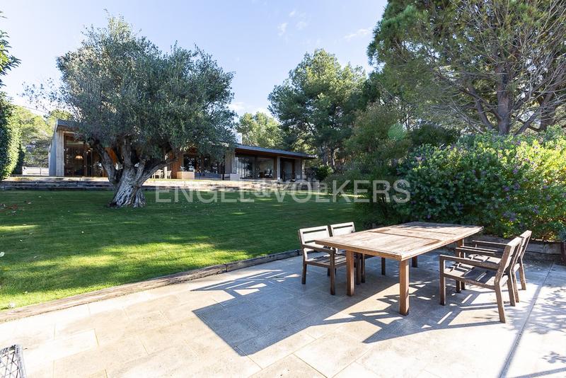 Foto f6e7b3e0-51c0-490c-ae7a-2ae76c86620c. Casa gran propiedad contemporánea con piscina en torre en conill en Bétera