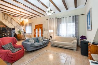 Casa a El Cabanyal-El Canyamelar. Extraordinaria casa típica del cabañal con múltiples posibilidad