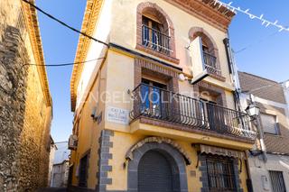 Casa a Alcublas. Acogedora casa esquinera en el centro de alcublas.