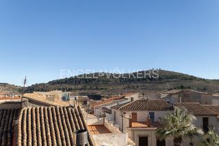 Casa a Alcublas. Singular propiedad de dos edificios con local comercial en alcub