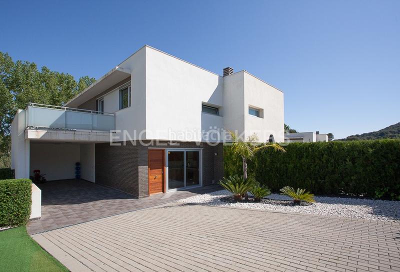 Foto dee154f5-1f5e-40a8-a2d7-ca8aced36743. House with heating parking pool in El Bosque Chiva