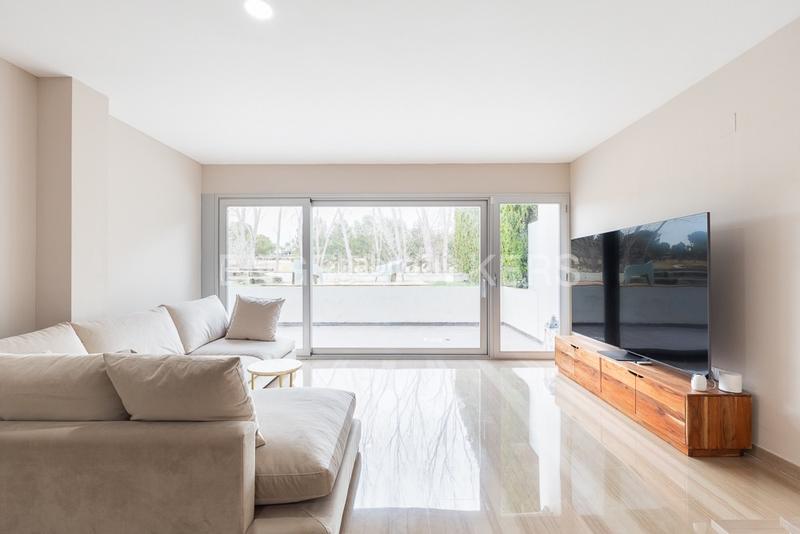 Foto e63aa160-5eaf-4773-9a6a-c99406c2db58. House with heating parking pool in El Bosque Chiva