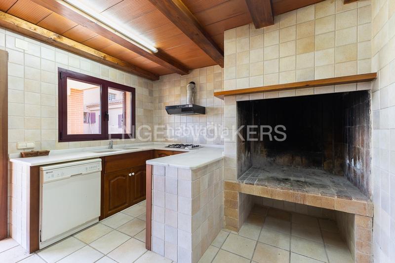 Foto 21e9b10d-d02a-46df-bd19-9f833eb084c2. Casa amb calefacció aparcament piscina a La Conarda Pobla de Vallbona (la)