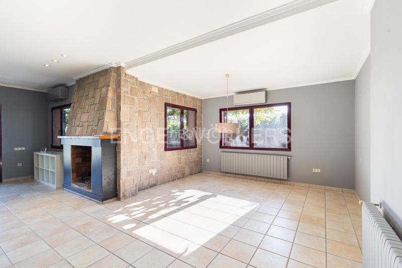 Foto 24f76fc6-f780-4d68-aa26-e3fd6a9b7cb1. Casa amb calefacció aparcament piscina a La Conarda Pobla de Vallbona (la)