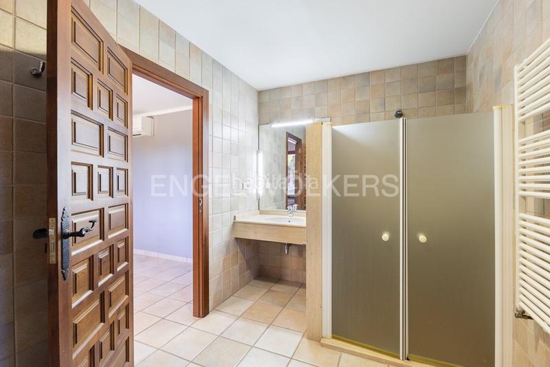 Foto 2748c598-f32f-4e6b-8f02-ea68163da92e. Casa amb calefacció aparcament piscina a La Conarda Pobla de Vallbona (la)