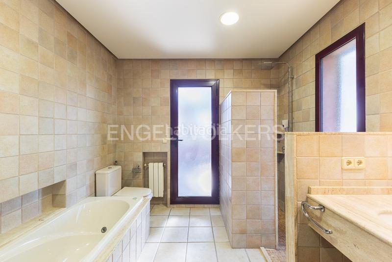 Foto 28224317-eba1-4903-a27c-bb71e234a8dc. Casa amb calefacció aparcament piscina a La Conarda Pobla de Vallbona (la)