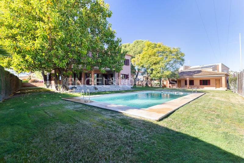 Foto 3892898c-5f77-4c44-b273-8b0820bc2f29. Casa amb calefacció aparcament piscina a La Conarda Pobla de Vallbona (la)