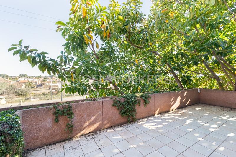 Foto 3ad96302-7053-43a3-ac43-9747f792dbc8. Casa amb calefacció aparcament piscina a La Conarda Pobla de Vallbona (la)