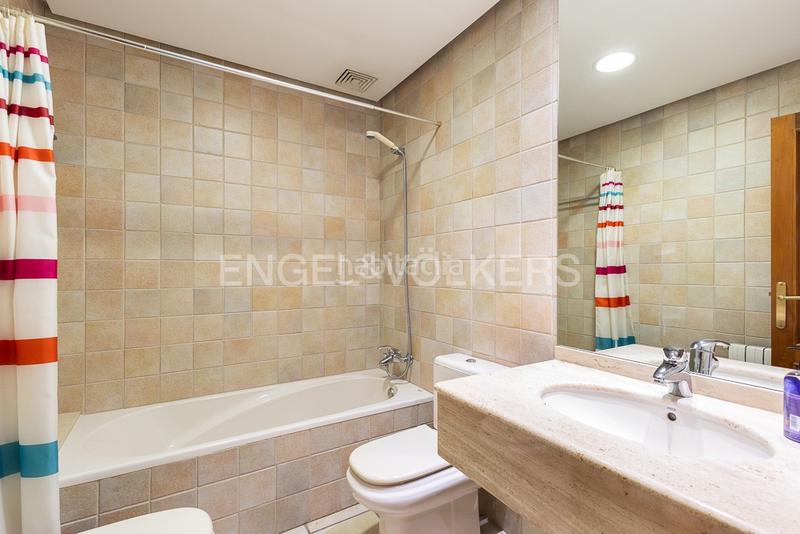 Foto 47535c80-6010-4f34-ad81-8cc2806a7f00. Casa amb calefacció aparcament piscina a La Conarda Pobla de Vallbona (la)