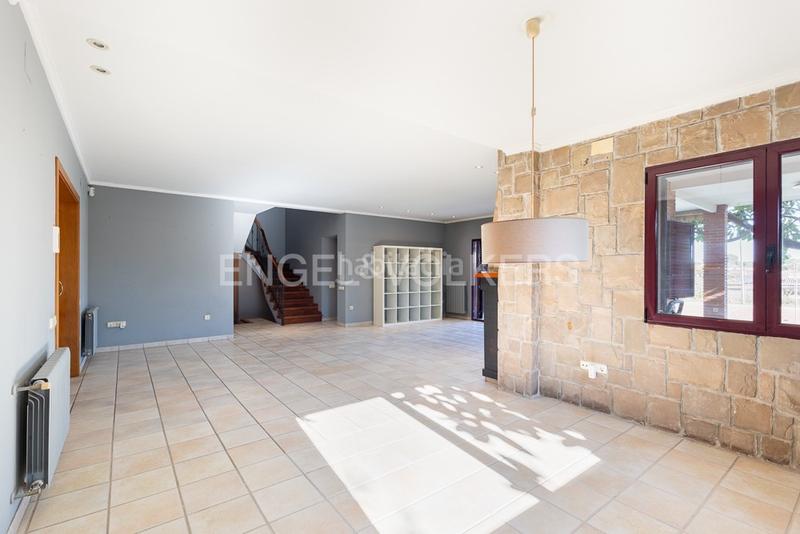 Foto 74237e40-91fc-412a-9979-716eda9c6180. Casa amb calefacció aparcament piscina a La Conarda Pobla de Vallbona (la)