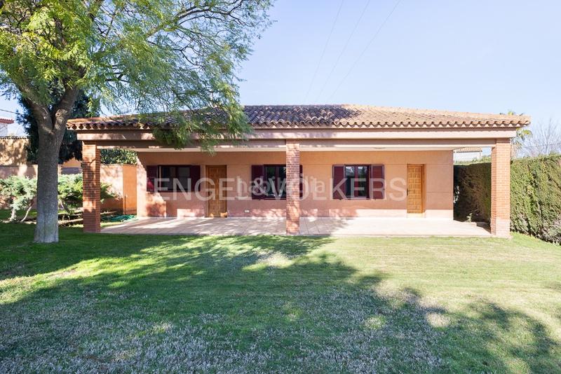 Foto 8cca7dd3-2510-4bdc-b22e-784e582fda88. Casa amb calefacció aparcament piscina a La Conarda Pobla de Vallbona (la)