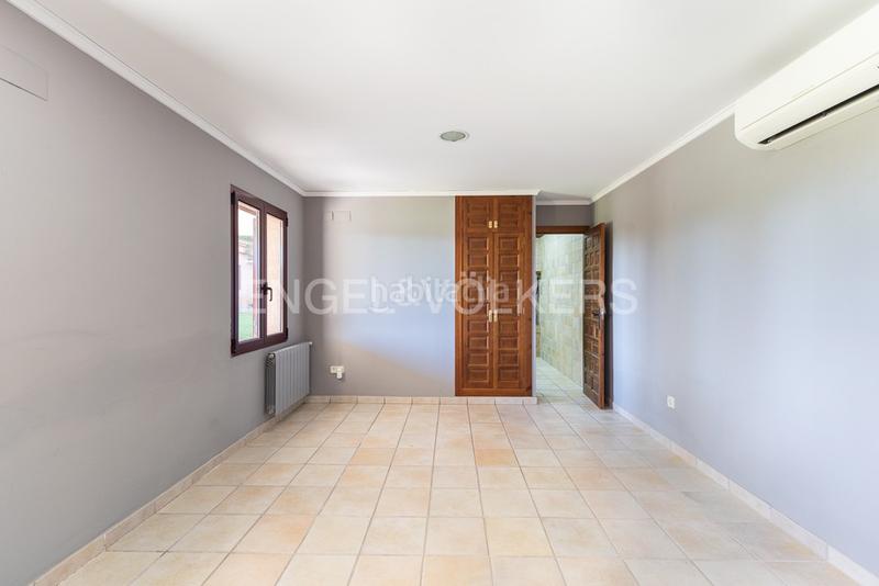 Foto 982ccd86-47b7-4ff9-a119-3fcf6b29e8b8. Casa amb calefacció aparcament piscina a La Conarda Pobla de Vallbona (la)