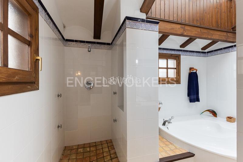 Foto f291f19a-e929-40b2-864c-9e6036677e06. Haus mit heizung parking pool in Los Pinares-La Masia Bétera
