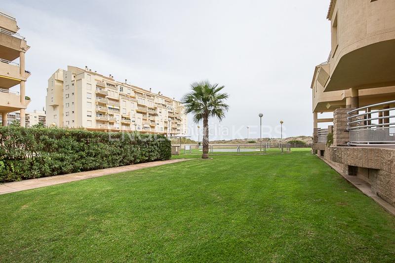 Foto 1696280a-2585-4faf-beca-980294c1ffd3. Appartement mit heizung parking pool in El Perellonet Valencia