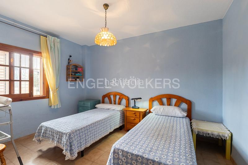 Foto 64cc6a19-30ce-4374-b2f9-6c79f9315255. Casa unifamiliar en una planta con garaje, jardín y piscina en el respirall en Alzira