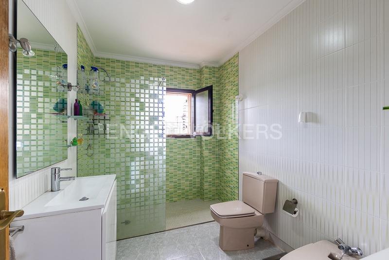 Foto 82bbf944-c09b-4335-b443-baf218be08d3. Casa unifamiliar en una planta con garaje, jardín y piscina en el respirall en Alzira