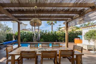 Casa en Oliva Nova. Chalet de lujo totalmente reformado en la exclusiva urbanización