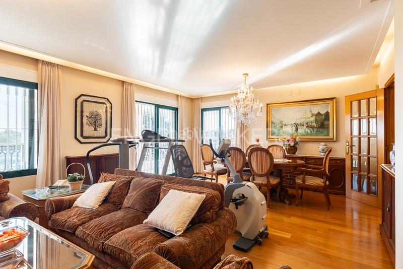 Foto 1f8303bc-6501-42ef-a68c-d9ed855e2f33. Location maison avec chauffage parking piscine dans Torrent