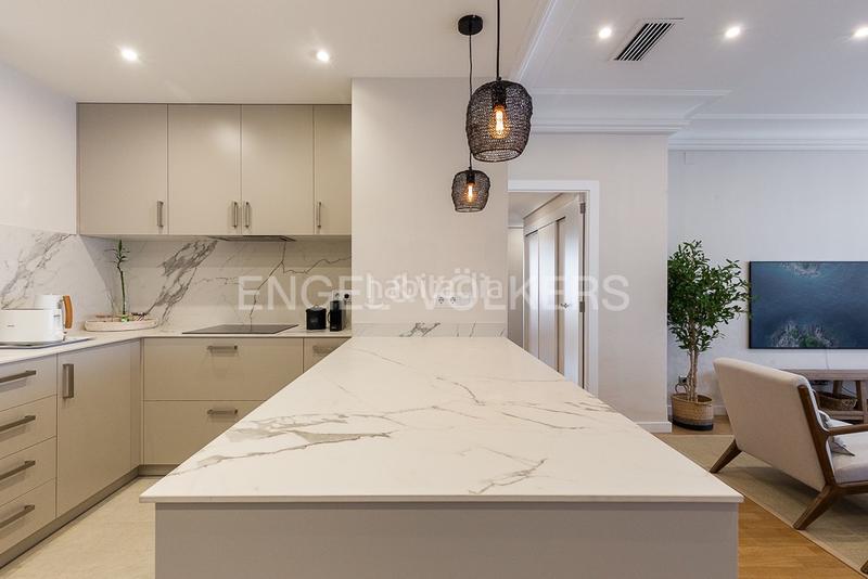 Foto 9090c08f-a23c-40c2-a4e1-7bc1840c9876. Alquiler apartamento elegante apartamento de lujo para corta estancia en Valencia