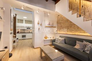 Appartement  C/ de la reina. Extraordinaria planta baja con dos ambientes y entrada a dos cal