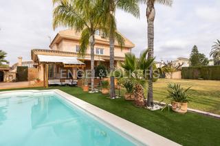 Maison à El Carme-Sant Agustí-Bonavista. Magnifico unifamiliar en la eliana