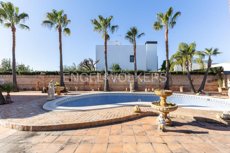 Foto 557ab144-7bad-47c7-8cc6-77ccfe42da6e. Casa amb calefacció aparcament piscina a Torre en Conill-Cumbres de San Antonio Bétera