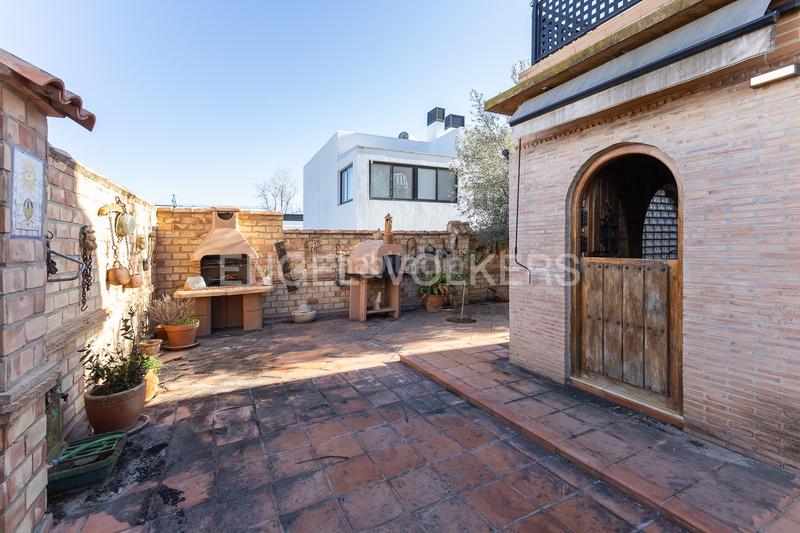 Foto c42933ce-c998-44c5-b73b-f42bb024bc62. Casa amb calefacció aparcament piscina a Torre en Conill-Cumbres de San Antonio Bétera