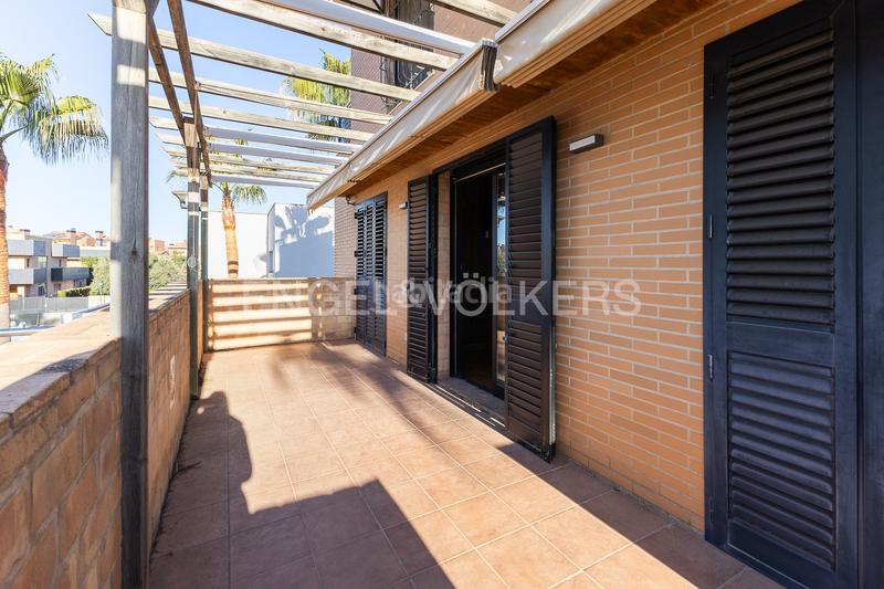 Foto e3e55d01-ba38-4a79-b1f5-6ca4c7dc62a1. Casa amb calefacció aparcament piscina a Torre en Conill-Cumbres de San Antonio Bétera