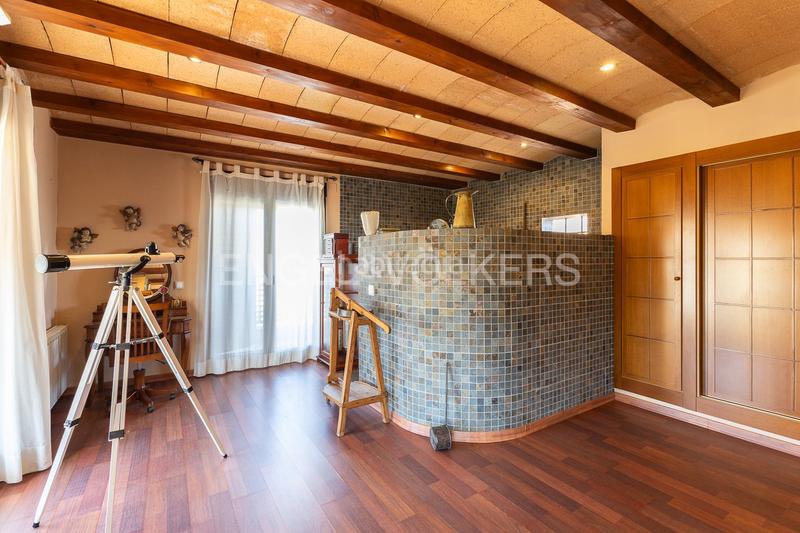 Foto f24914e5-b191-4d08-bea8-bfc27c893c6d. Casa amb calefacció aparcament piscina a Torre en Conill-Cumbres de San Antonio Bétera