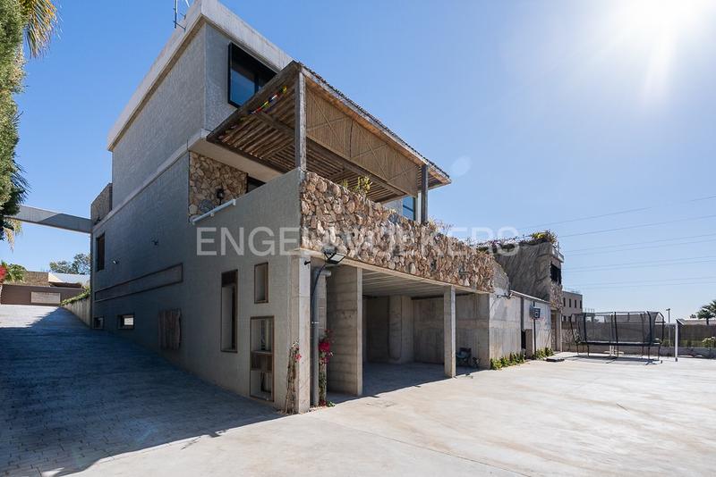 Foto a522d532-1067-4215-a189-2c0865bfbd91. Location maison avec chauffage parking piscine dans Godella