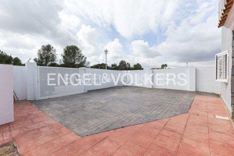 Foto 44a47f82-5460-469c-ab19-051f98f7fe5e. Casa amb calefacció aparcament piscina a La Conarda-Montesano Bétera