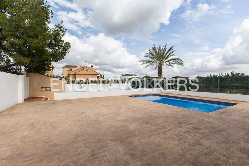 Foto 86854400-a80d-4e0f-ae46-8a16342e6c33. Casa amb calefacció aparcament piscina a La Conarda-Montesano Bétera