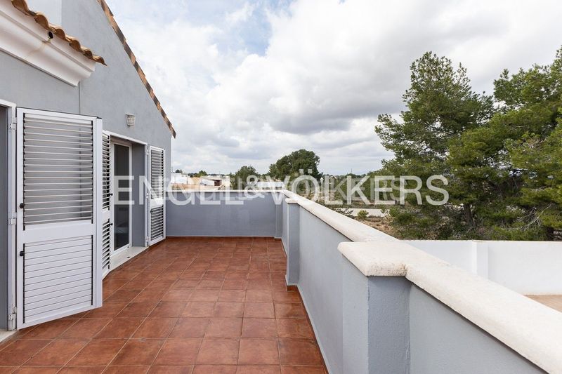 Foto a1eba396-eb0b-4830-a04c-79ddb08746b1. Casa amb calefacció aparcament piscina a La Conarda-Montesano Bétera