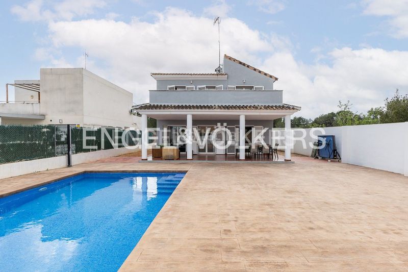 Foto f6b6f2d0-3686-4df0-be91-c65ba6b9ebe7. Casa amb calefacció aparcament piscina a La Conarda-Montesano Bétera