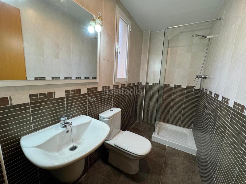 Foto 1326a85b-0f65-4688-aa41-2058b79e3ad8. Rent house with heating in Serra