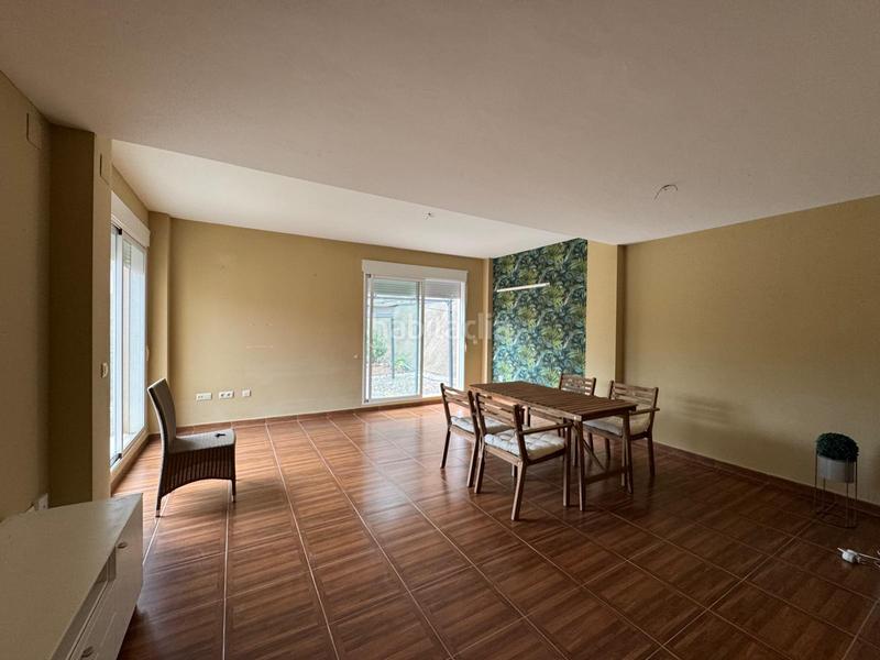 Foto 1e2cfeeb-caa4-4431-acb7-45dd7591c623. Rent house with heating in Serra