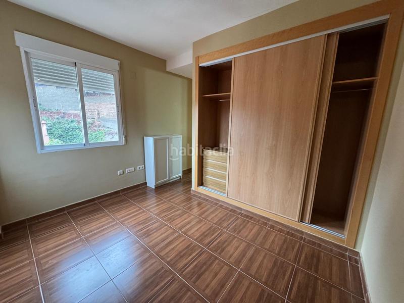 Foto b6a8d36e-25af-4d50-a809-9a454fef3358. Rent house with heating in Serra