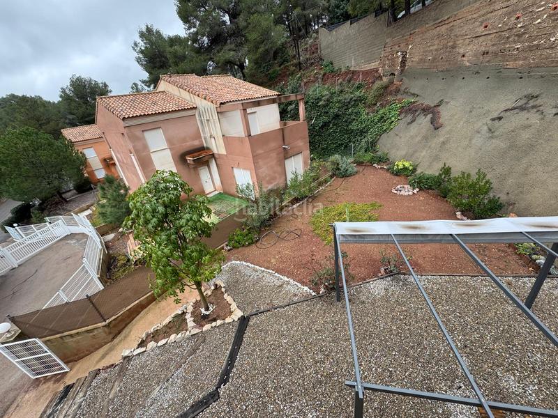 Foto fe9d9d33-6dc6-48ec-98c9-5f0808b13c2f. Rent house with heating in Serra