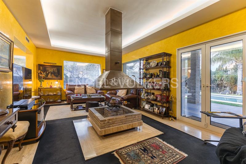 Foto 27693c70-c4a1-493b-93b3-2bab90a000b5. Casa espléndida casa de lujo en denia con jardín, piscina y vistas panorámicas en Dénia